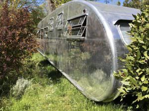 Ella, la caravane vintage américaine de l'Auberge du Cèdre à Lauret en Pic Saint Loup