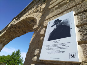 Plaque dédiée à Jean Moulin aux Arceaux à Montpellier