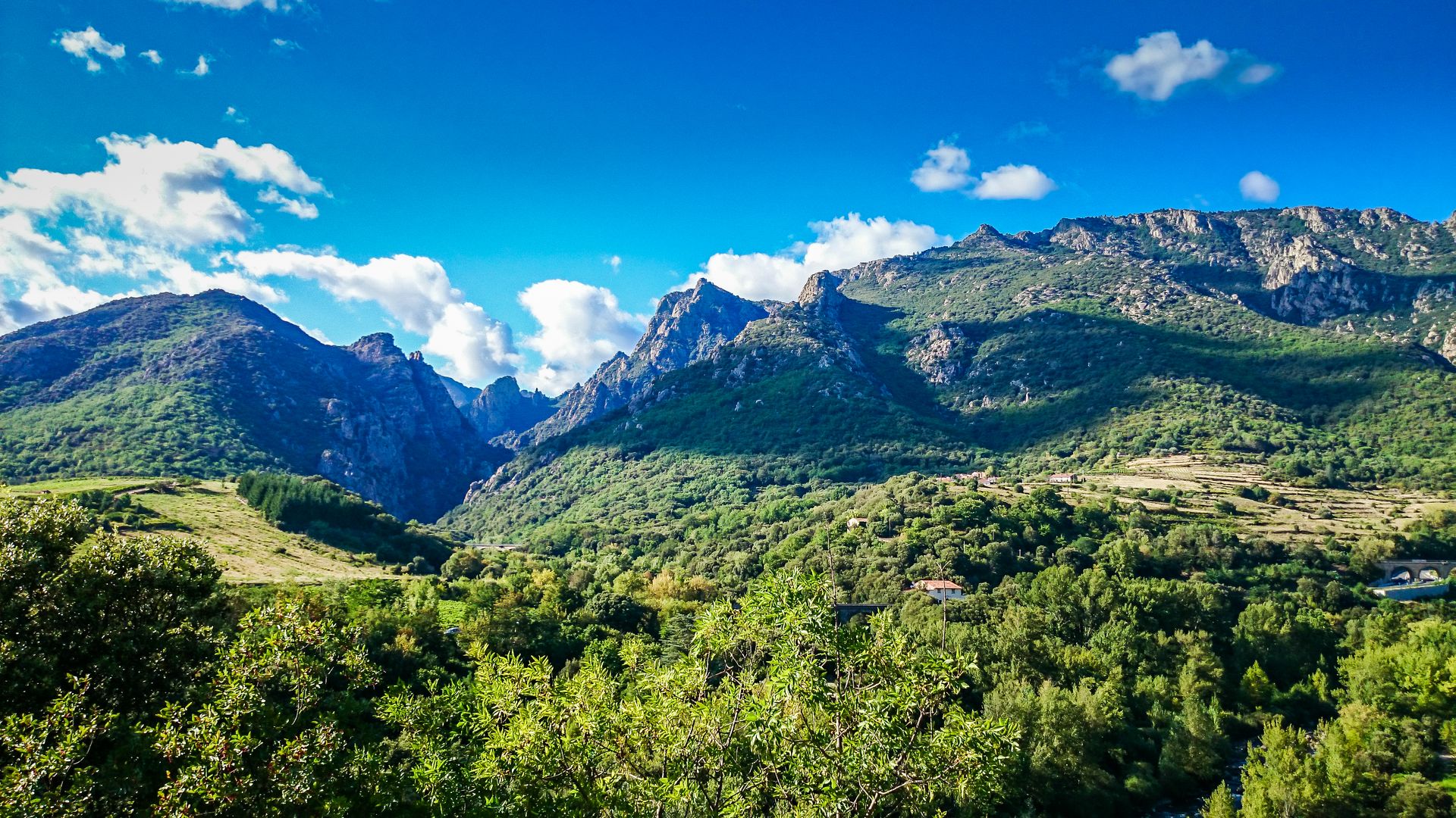 Vue sur le massif du Caroux depuis Tarassac