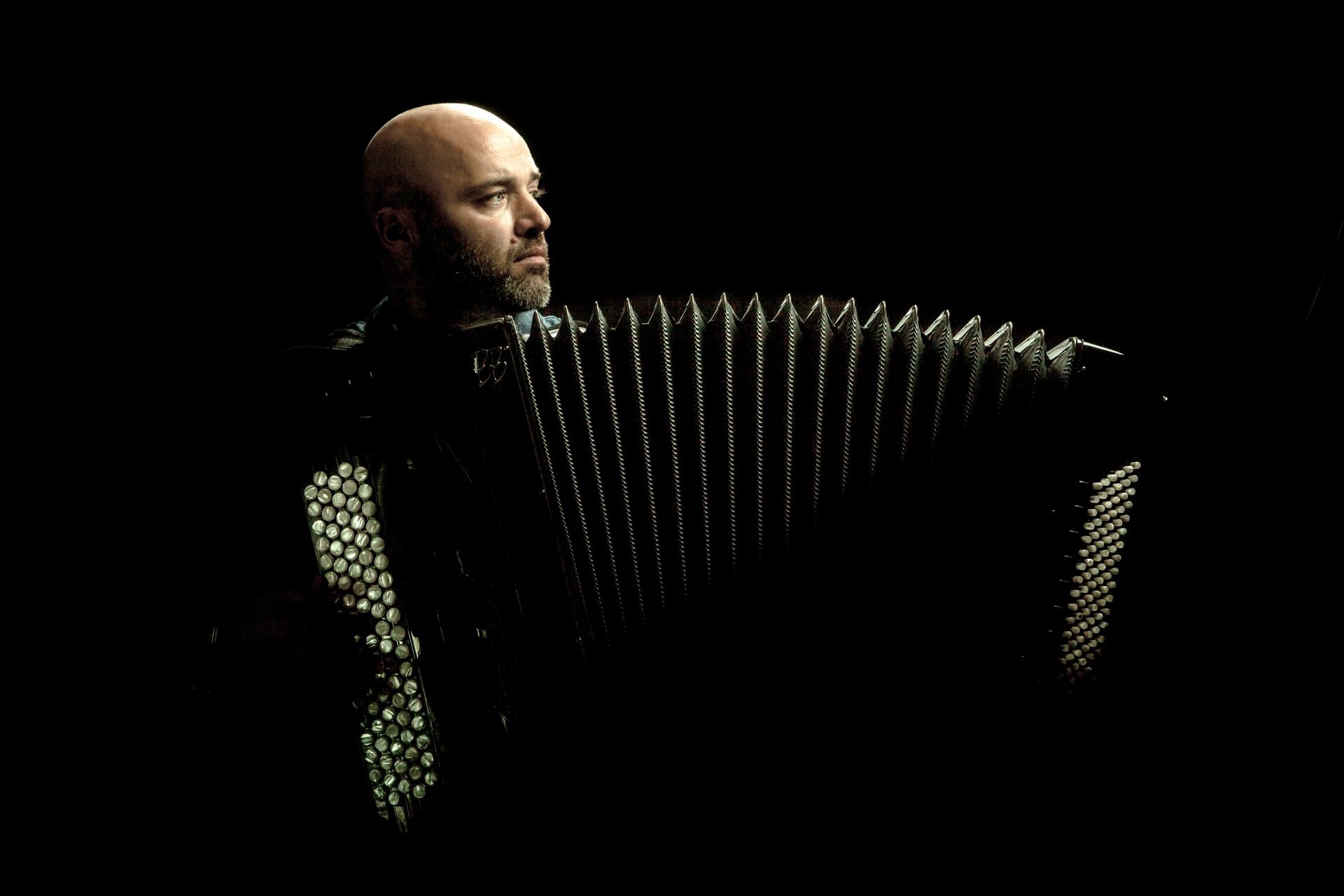 Accordéoniste aveyronnais Lionel Suarez présent au festival Jazz à Bayssan 2025